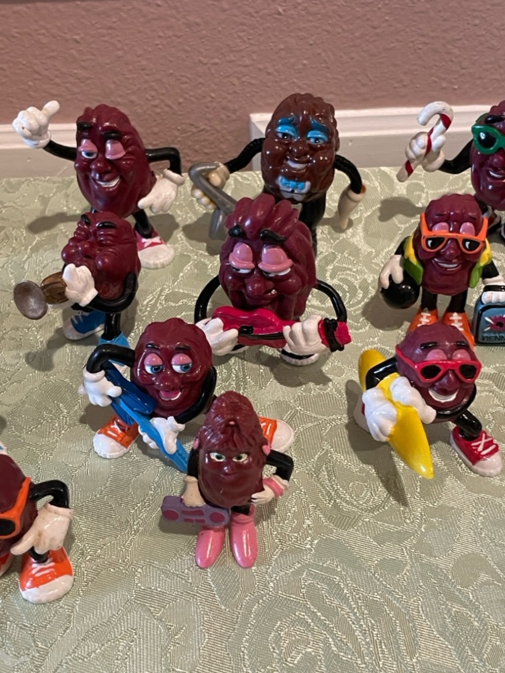 Vintage 1980 California Raisin Figurine Lot (24) - Picture 5 of 8